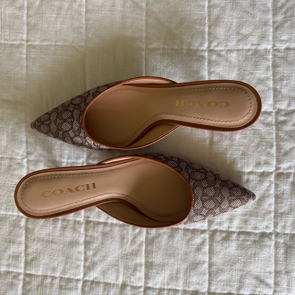 Coach Renn Pumps - Picture 5 of 7